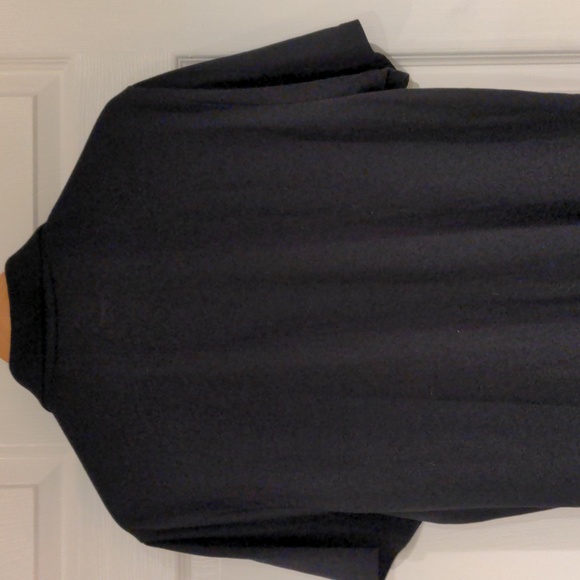 Like new St John's bay performance quick dri easy care L - Picture 4 of 4